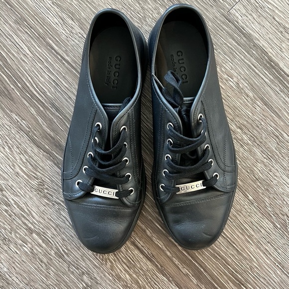 GUCCI PLAIN LEATHER SNEAKERS model 423301. All black. Size 8.5 main image 5